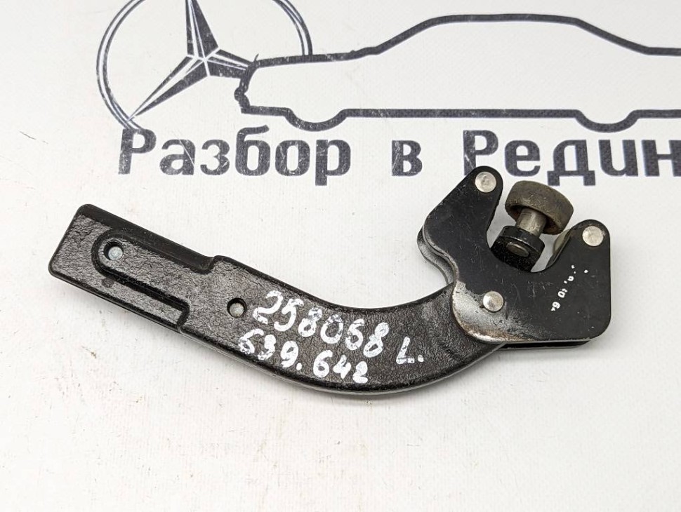 Ролик сдвижной двери MERCEDES-BENZ V-класс W639 (2003 - 2014) фото 1 — Разборка Мерседес