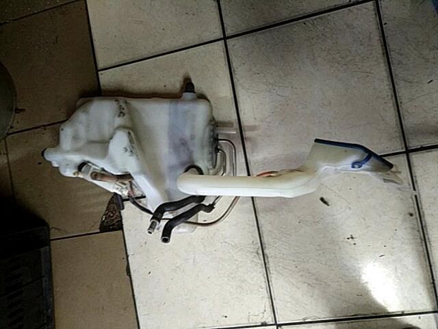 Бачок омывателя MERCEDES-BENZ CLS-класс C219 (2004 - 2008) фото 1 — Разборка Мерседес