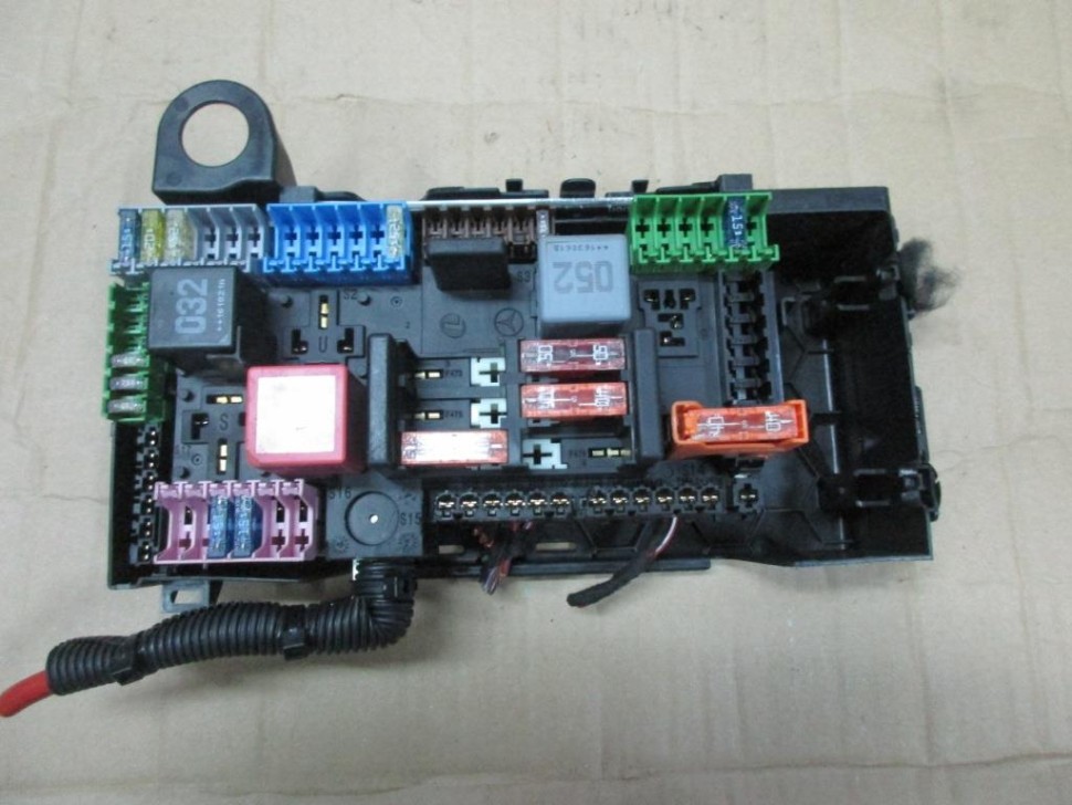 Блок предохранителей MERCEDES-BENZ E-класс W213/S213/C238/A238 (2016 - 2021) фото 1 — Разборка Мерседес