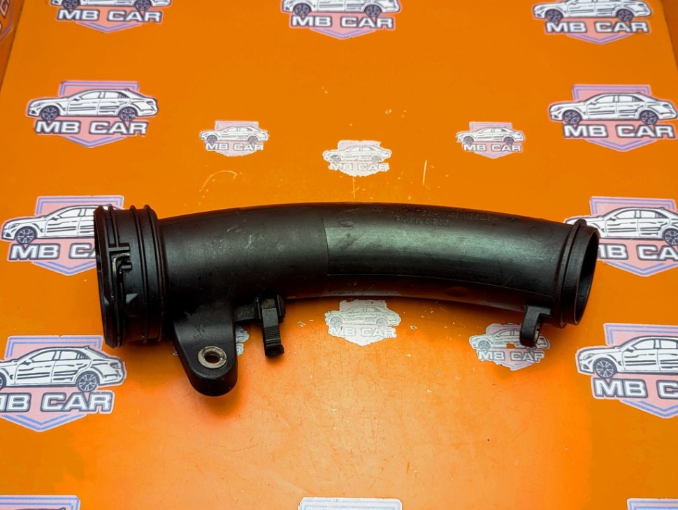 Патрубок интеркулера MERCEDES-BENZ C-класс W204/S204 (2006 - 2011) фото 1 &mdash; Разборка Мерседес