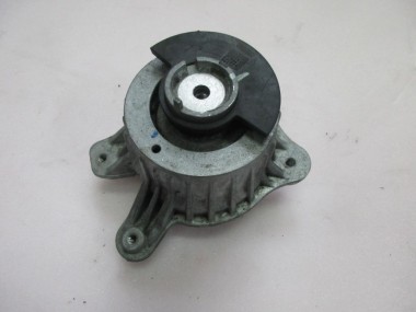 Опора двигателя MERCEDES-BENZ E-класс W213/S213/C238/A238 (2016 - 2021) — Разборка Мерседес