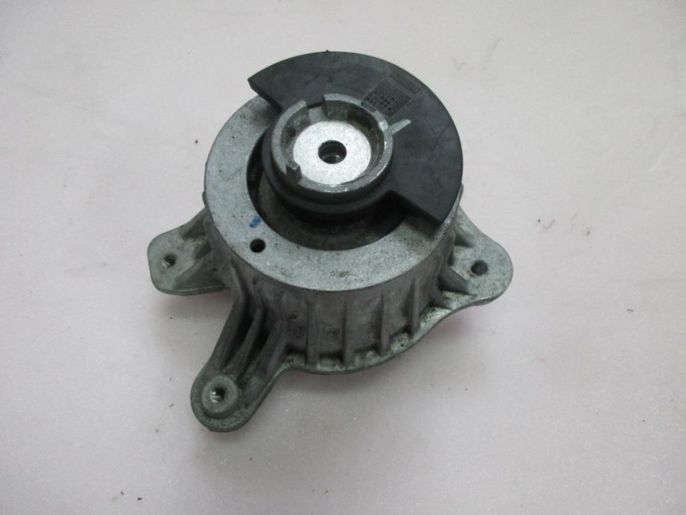 Опора двигателя MERCEDES-BENZ E-класс W213/S213/C238/A238 (2016 - 2021) фото 1 — Разборка Мерседес