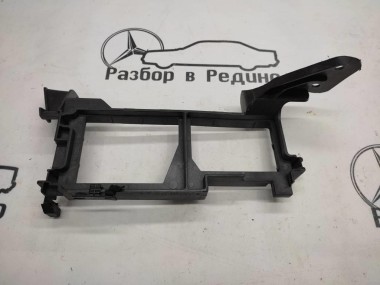 Кронштейн блока предохранителей MERCEDES-BENZ M-класс W164 рестайлинг (2008 - 2011) — Разборка Мерседес
