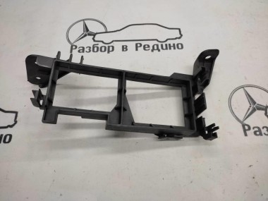 Кронштейн блока предохранителей MERCEDES-BENZ M-класс W164 рестайлинг (2008 - 2011) — Разборка Мерседес