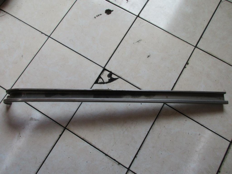 Шина скольжения сдвижной двери MERCEDES-BENZ Vito W638 (1996 - 2003) фото 1 — Разборка Мерседес