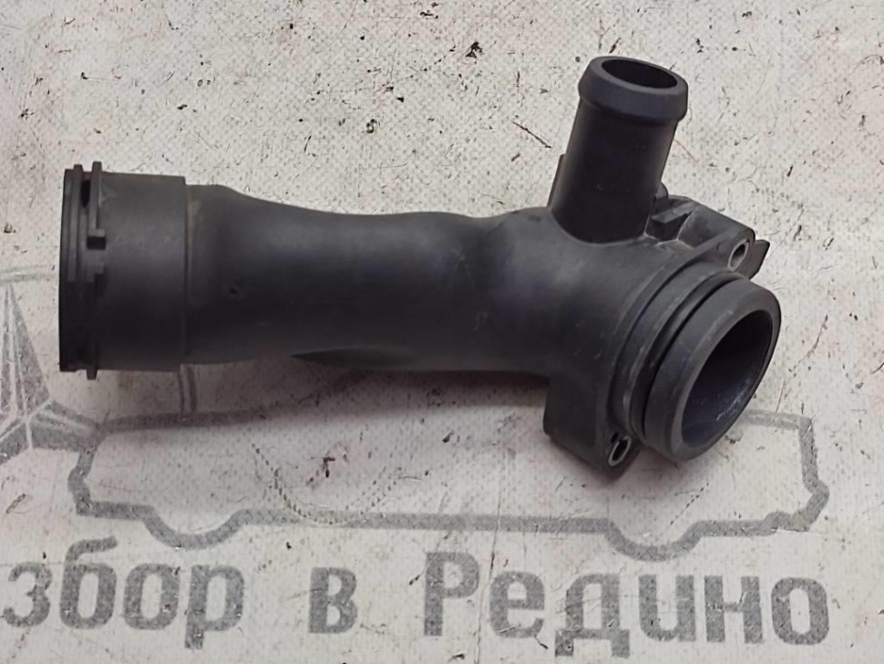 Фланец системы охлаждения MERCEDES-BENZ C-класс W204/S204 (2006 - 2011) фото 1 — Разборка Мерседес