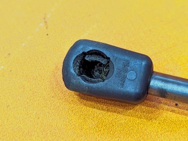 Амортизатор капота MERCEDES-BENZ C-класс W204/S204/С204 рестайлинг (2011 - 2015) — Разборка Мерседес