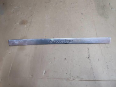 Накладка порога внутренняя MERCEDES-BENZ M-класс AMG W163 (2000 - 2001) — Разборка Мерседес