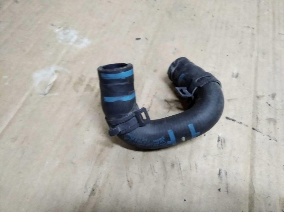 Патрубок ОЖ MERCEDES-BENZ CLA-класс C117/X117 (2013 - 2016) фото 1 — Разборка Мерседес