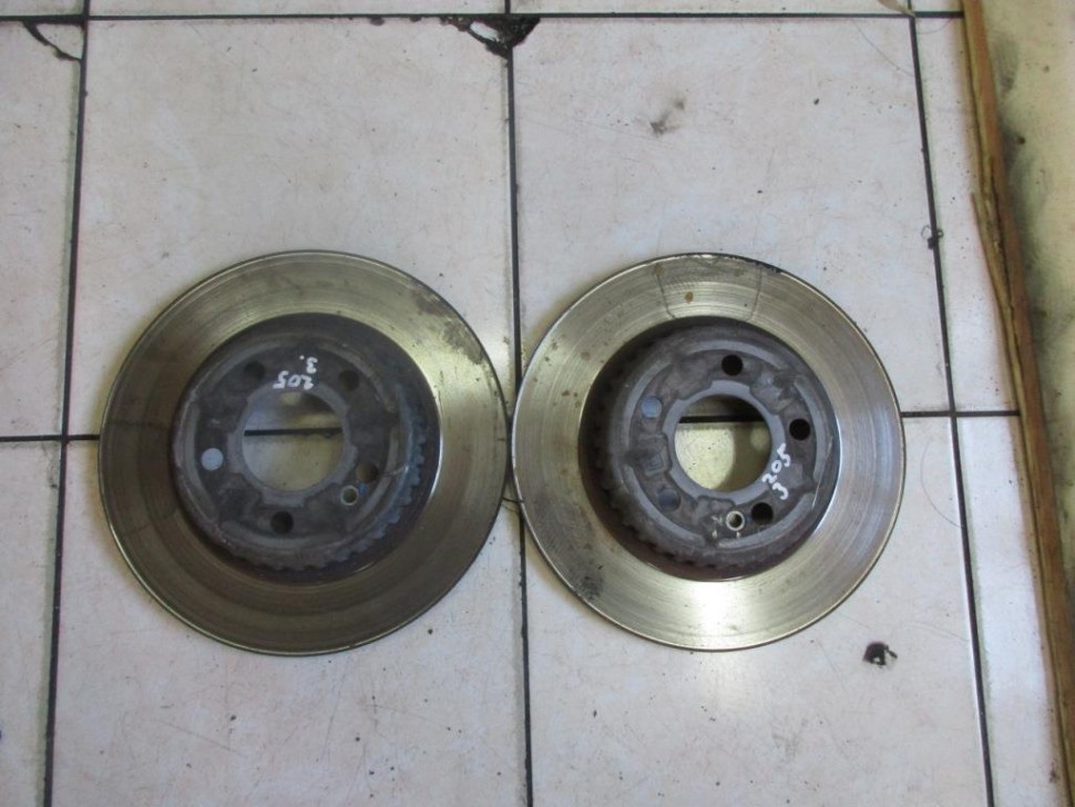 Диски тормозные зад MERCEDES-BENZ C-класс W205/S205/C205/A205 (2014 - 2018) фото 1 — Разборка Мерседес