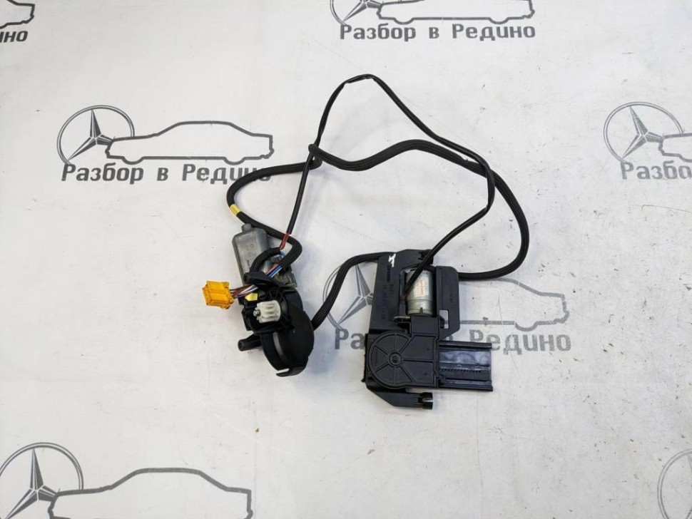 Моторчик регулировки сидений MERCEDES-BENZ C-класс W203/S203/CL203 (2000 - 2004) фото 1 — Разборка Мерседес