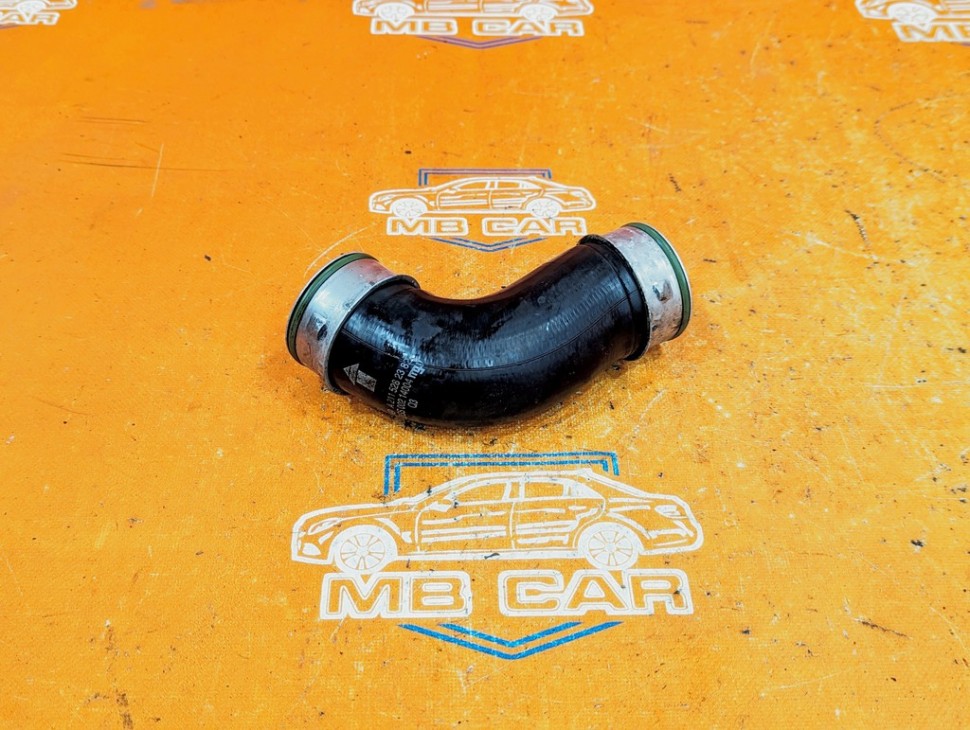 Патрубок интеркулера MERCEDES-BENZ E-класс W211/S211 (2002 - 2006) фото 1 — Разборка Мерседес