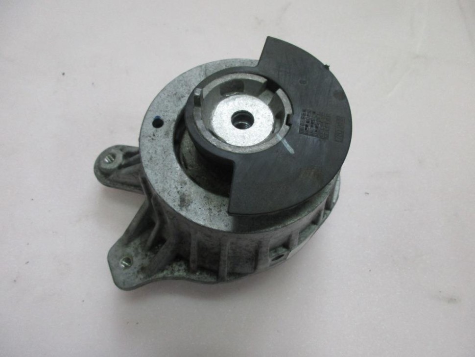 Опора двигателя MERCEDES-BENZ E-класс W213/S213/C238/A238 (2016 - 2021) фото 1 — Разборка Мерседес