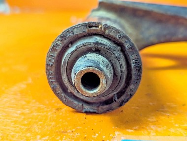 Рычаг передний верхний MERCEDES-BENZ C-класс W202/S202 (1993 - 1997) &mdash; Разборка Мерседес