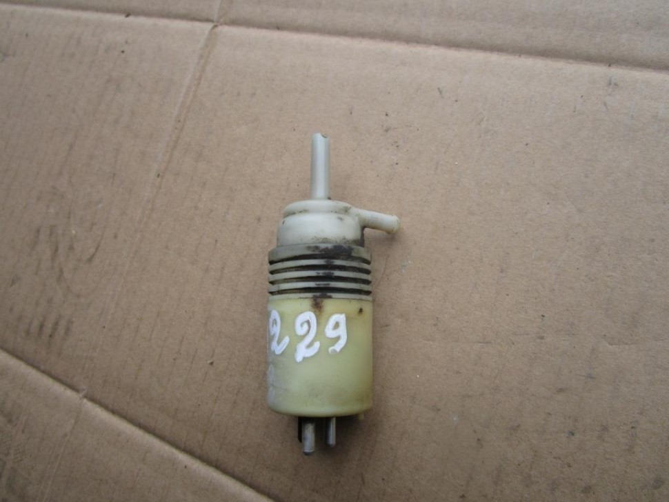 Насос омывателей MERCEDES-BENZ E-класс W124/S124/C124/A124 (1984 - 1997) фото 1 — Разборка Мерседес