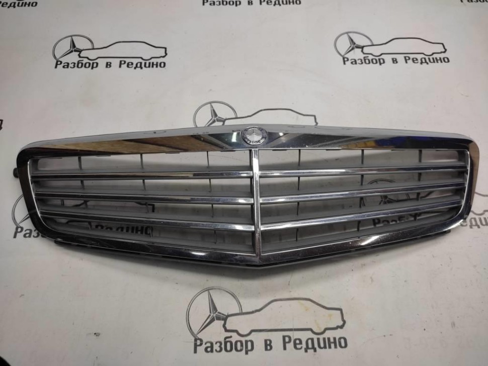 Решетка радиатора MERCEDES-BENZ C-класс W204/S204 (2006 - 2011) фото 1 — Разборка Мерседес