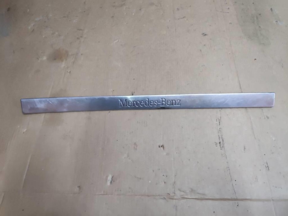Накладка порога внутренняя MERCEDES-BENZ M-класс AMG W163 (2000 - 2001) фото 1 — Разборка Мерседес