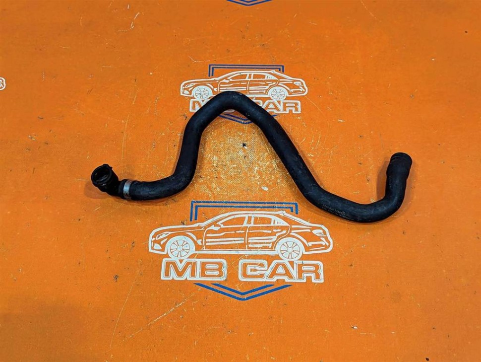 Патрубок ОЖ MERCEDES-BENZ A-класс W176 (2012 - 2015) фото 1 — Разборка Мерседес