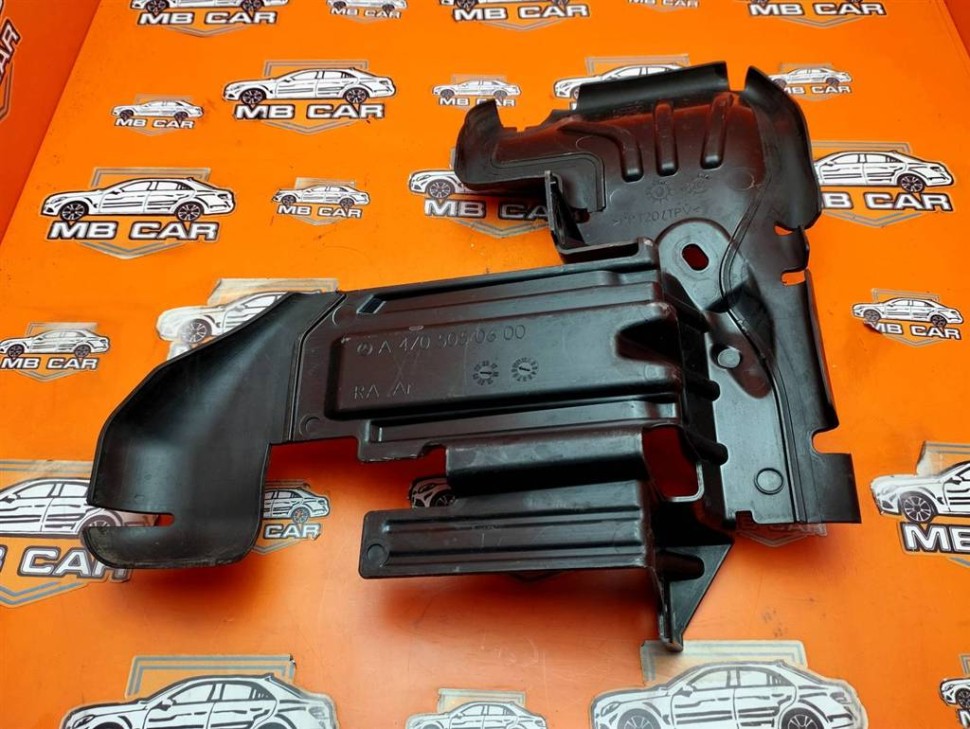 Кронштейн радиатора MERCEDES-BENZ X-класс I (2017 - 2020) фото 1 — Разборка Мерседес