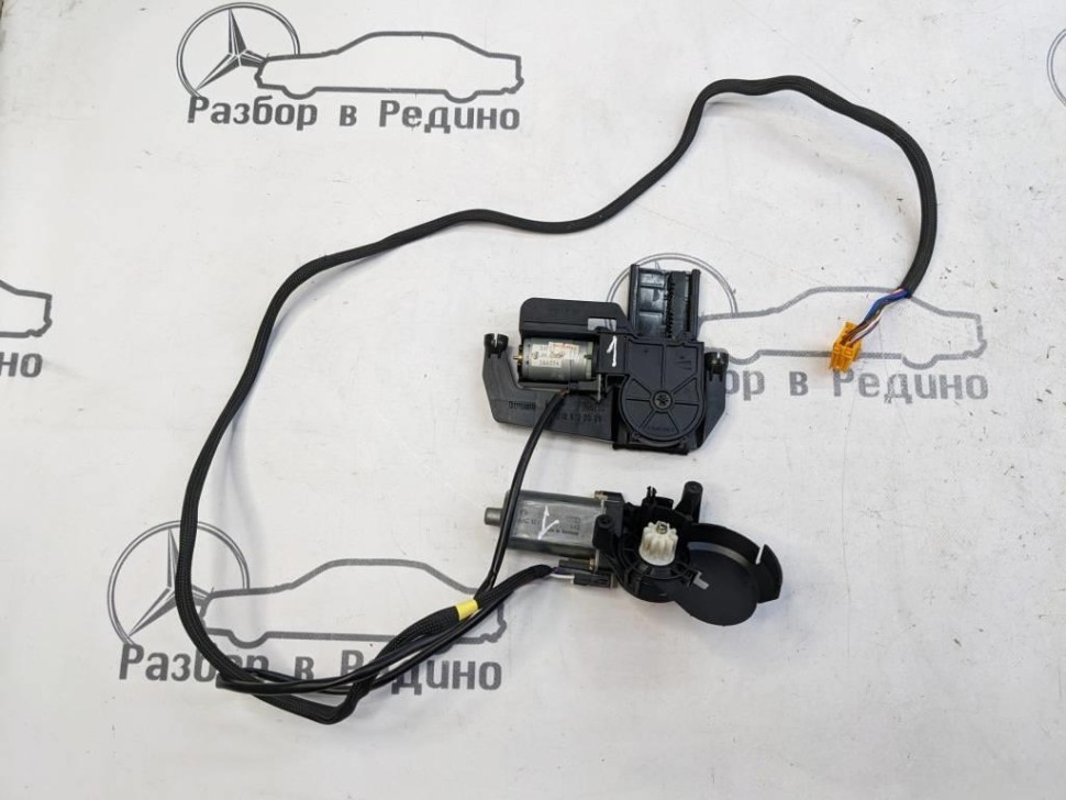 Моторчик регулировки сидений MERCEDES-BENZ C-класс W203/S203/CL203 (2000 - 2004) фото 1 — Разборка Мерседес
