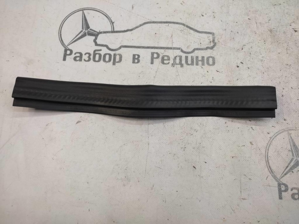 Уплотнитель моторного отсека MERCEDES-BENZ C-класс W204/S204 (2006 - 2011) фото 1 — Разборка Мерседес