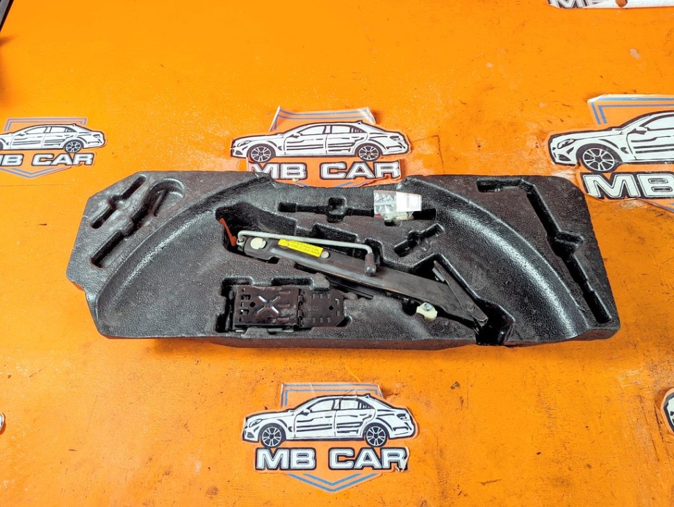 Набор инструментов MERCEDES-BENZ M-класс W164 (2005 - 2008) фото 1 &mdash; Разборка Мерседес