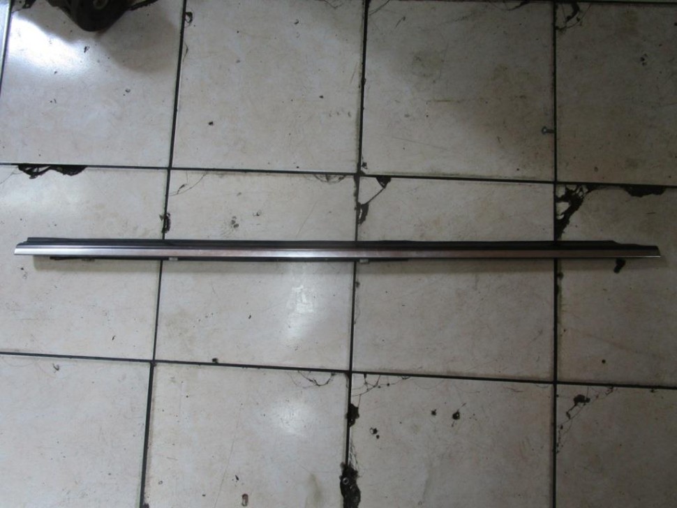 Молдинг стекла двери MERCEDES-BENZ S-класс W140 (1991 - 1998) фото 1 — Разборка Мерседес