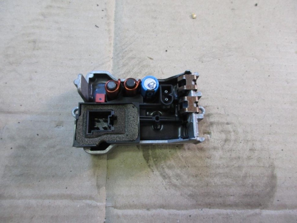 Реле моторчика печки MERCEDES-BENZ E-класс W211/S211 (2002 - 2006) фото 1 &mdash; Разборка Мерседес