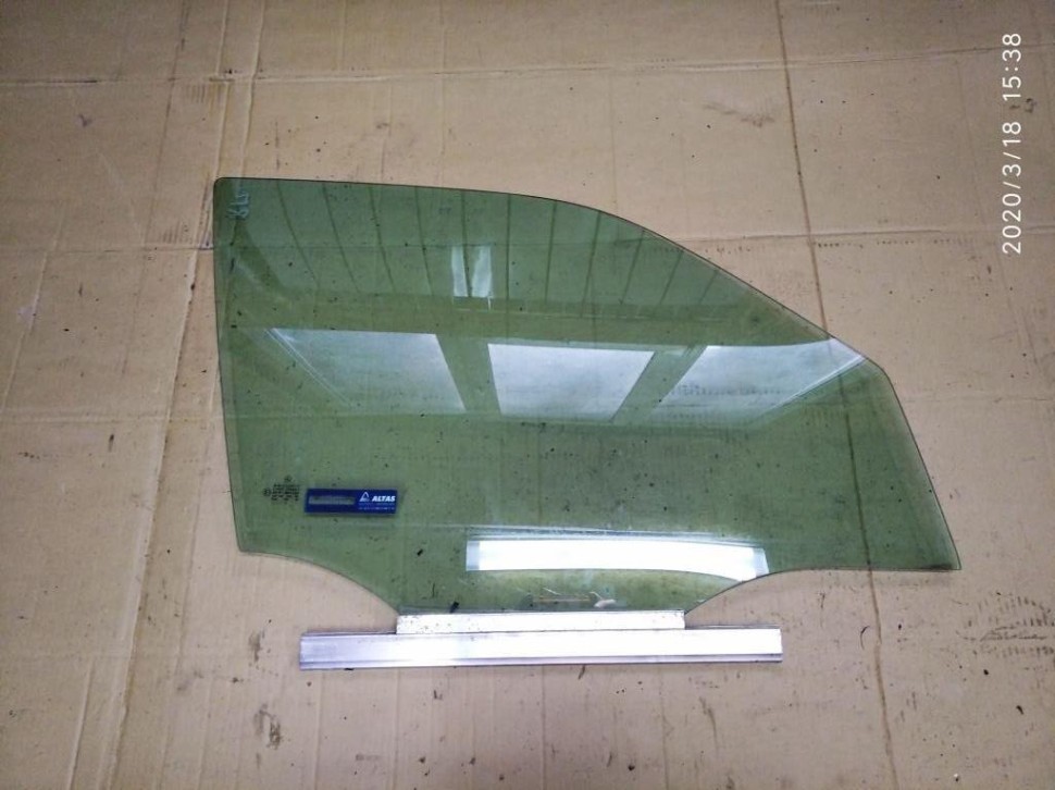 Стекло переднее правое MERCEDES-BENZ C-класс W202/S202 рестайлинг (1997 - 2001) фото 1 — Разборка Мерседес