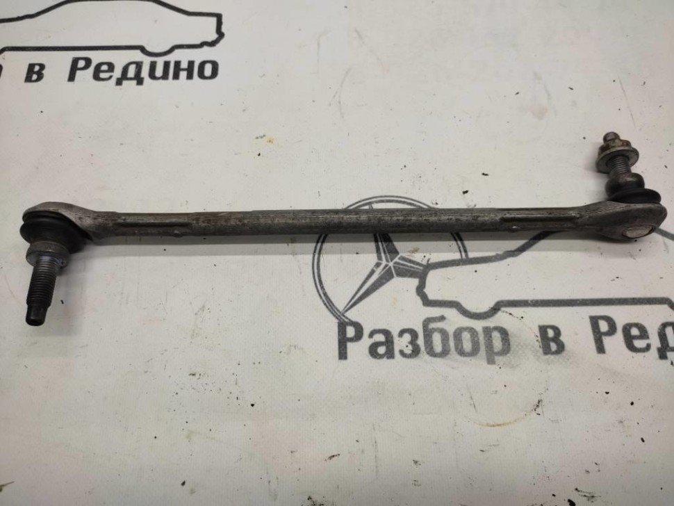 Стойка стабилизатора MERCEDES-BENZ A-класс AMG W176 (2013 - 2015) фото 1 — Разборка Мерседес