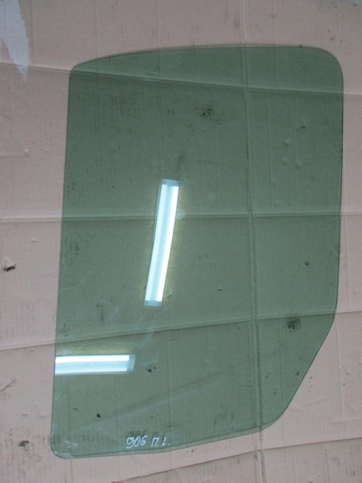 Стекло переднее левое MERCEDES-BENZ Sprinter W906 (2006 - 2019) фото 1 — Разборка Мерседес