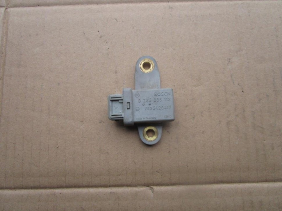 Датчик ускорения MERCEDES-BENZ E-класс W124/S124/C124/A124 (1984 - 1997) фото 1 — Разборка Мерседес