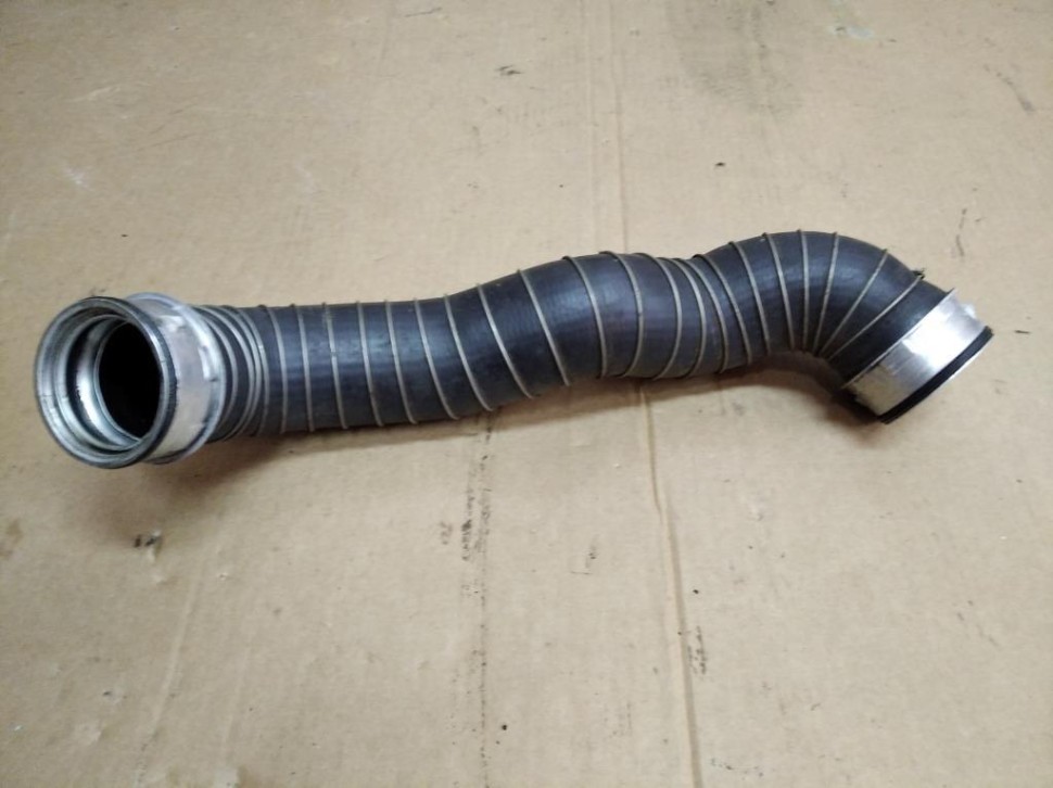 Патрубок интеркулера MERCEDES-BENZ SLK-класс R171 (2004 - 2008) фото 1 — Разборка Мерседес