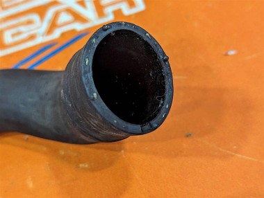 Патрубок радиатора MERCEDES-BENZ A-класс W176 (2012 - 2015) — Разборка Мерседес