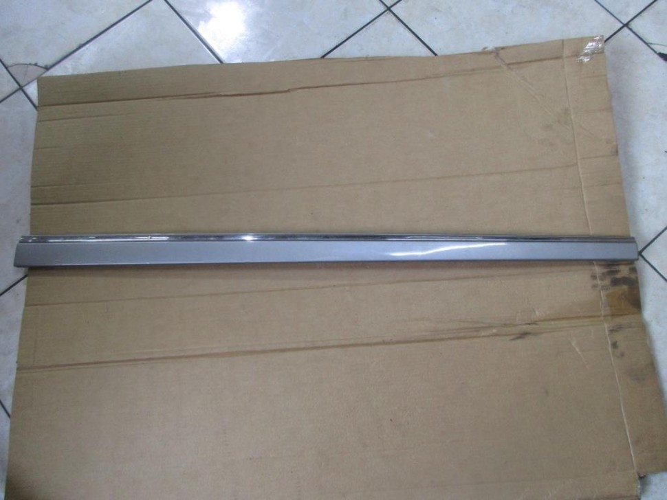 Молдинг двери MERCEDES-BENZ E-класс W211/S211 (2002 - 2006) фото 1 — Разборка Мерседес