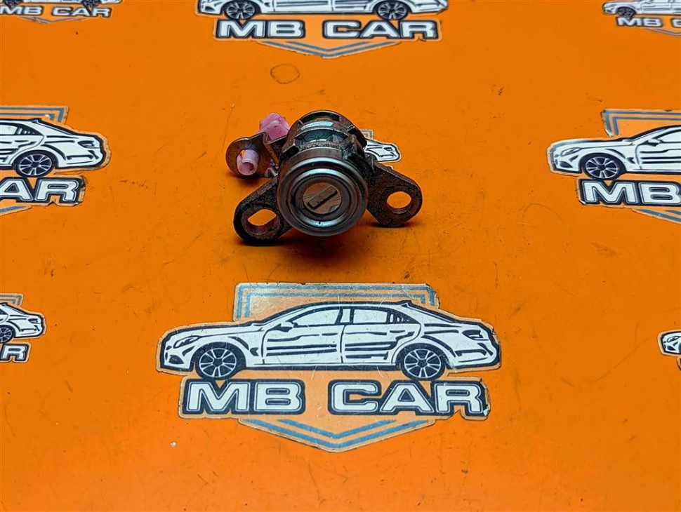 Личинки дверей MERCEDES-BENZ X-класс I (2017 - 2020) фото 1 — Разборка Мерседес