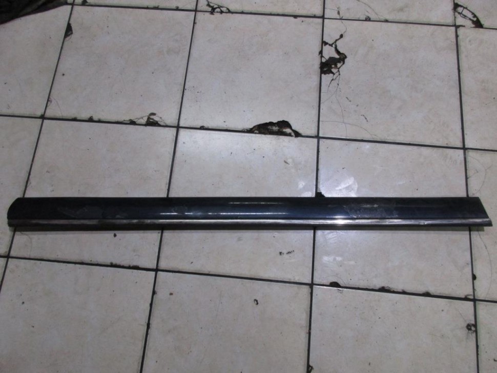 Молдинг двери MERCEDES-BENZ E-класс W210/S210 (1995 - 1999) фото 1 — Разборка Мерседес