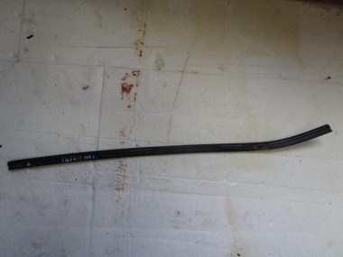Молдинг лобового стекла MERCEDES-BENZ E-класс W124/S124/C124/A124 (1984 - 1997) — Разборка Мерседес