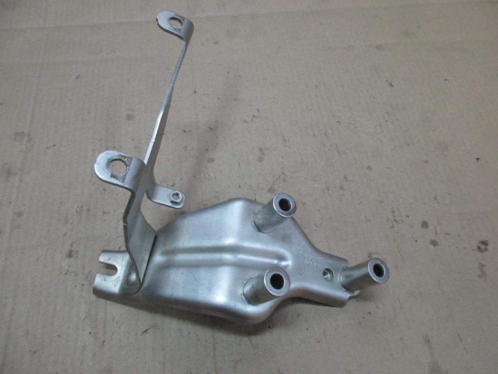 Кронштейн турбины MERCEDES-BENZ E-класс W213/S213/C238/A238 (2016 - 2021) фото 1 — Разборка Мерседес