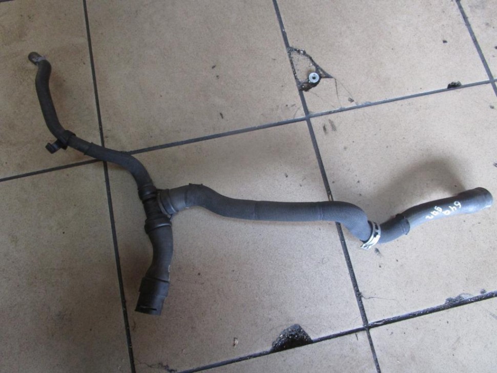 Патрубок ОЖ MERCEDES-BENZ A-класс W169 рестайлинг (2008 - 2012) фото 1 — Разборка Мерседес