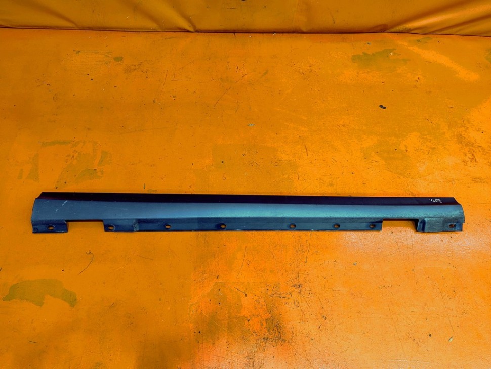 Порог пластиковый правый MERCEDES-BENZ C-класс W204/S204 (2006 - 2011) фото 1 &mdash; Разборка Мерседес