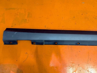 Порог пластиковый правый MERCEDES-BENZ C-класс W204/S204 (2006 - 2011) — Разборка Мерседес