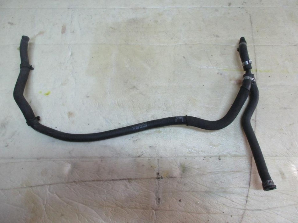 Трубка вентиляции расширительного бака MERCEDES-BENZ CLS-класс C219 (2004 - 2008) фото 1 — Разборка Мерседес