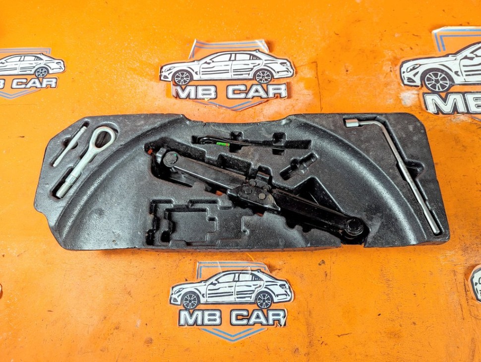 Набор инструментов MERCEDES-BENZ M-класс W164 (2005 - 2008) фото 1 &mdash; Разборка Мерседес