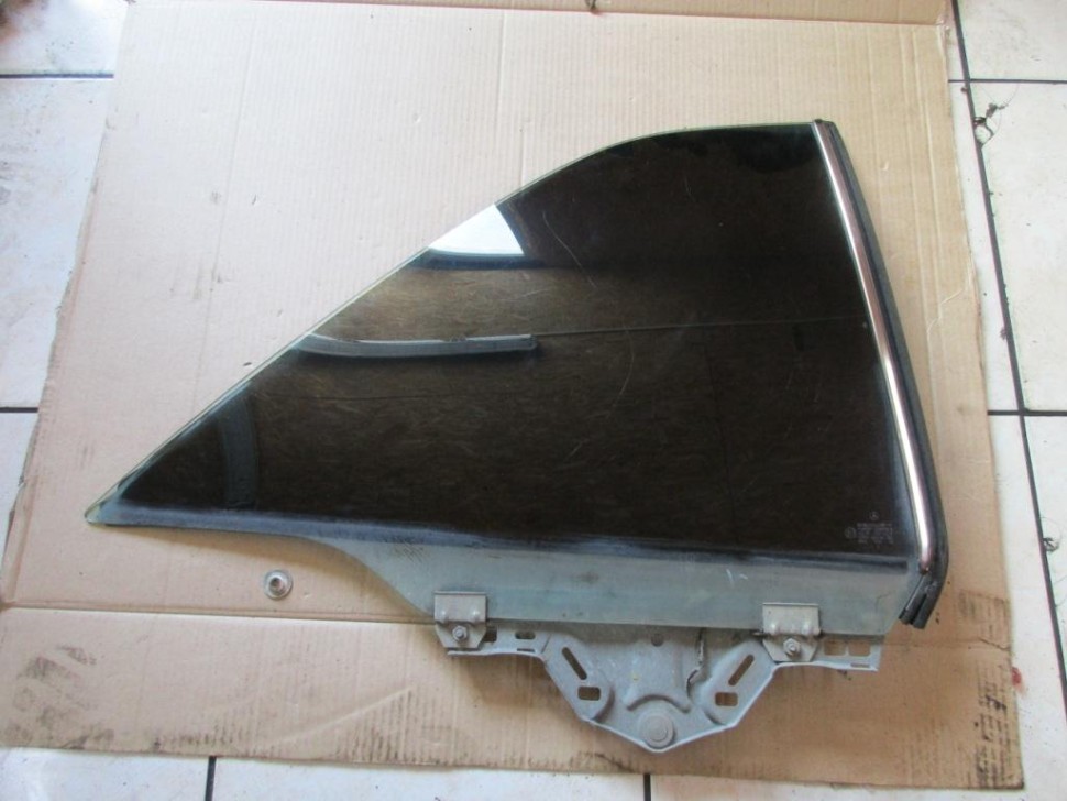 Стекло заднее правое MERCEDES-BENZ E-класс W124/S124/C124/A124 (1984 - 1997) фото 1 — Разборка Мерседес
