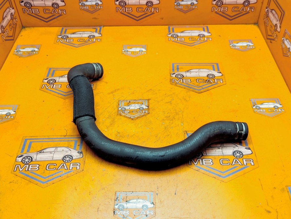 Патрубок ОЖ MERCEDES-BENZ C-класс W204/S204 (2006 - 2011) фото 1 &mdash; Разборка Мерседес