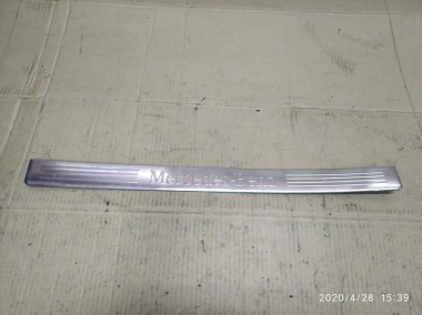 Накладка порога внутренняя MERCEDES-BENZ E-класс W212/S212/C207/A207 (2009 - 2013) — Разборка Мерседес