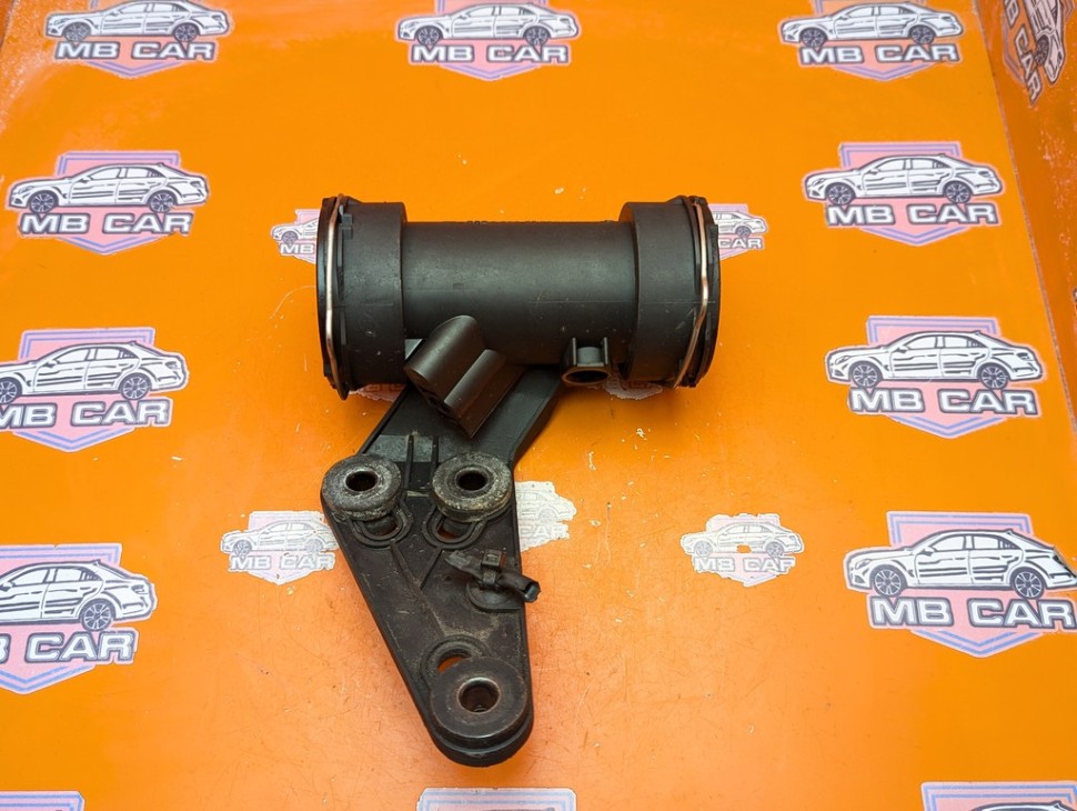 Патрубок интеркулера MERCEDES-BENZ C-класс W203/S203/CL203 рестайлинг (2004 - 2008) фото 1 &mdash; Разборка Мерседес