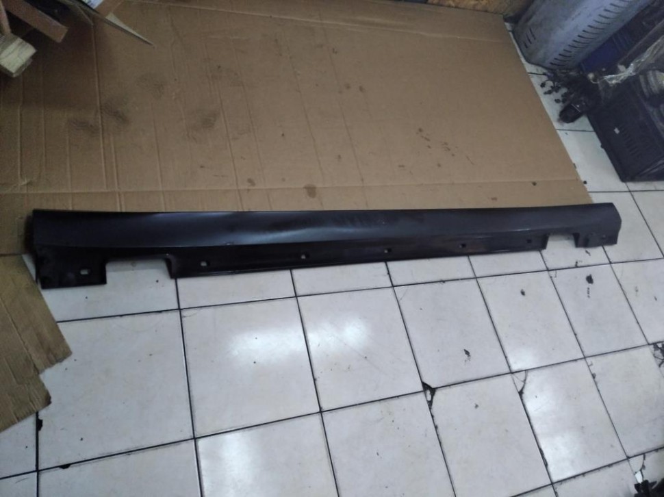 Порог пластиковый правый MERCEDES-BENZ E-класс W212/S212/C207/A207 (2009 - 2013) фото 1 — Разборка Мерседес