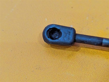 Амортизатор крышки багажника MERCEDES-BENZ A-класс W168 (1997 - 2001) — Разборка Мерседес